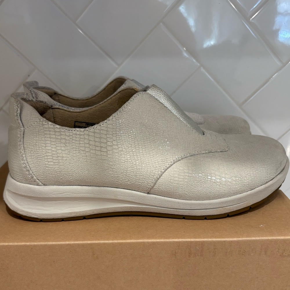 Revere Women’s Shoes Oyster Lizard Chicago Women's Slip-On Sneakers Size 8 - Picture 3 of 8